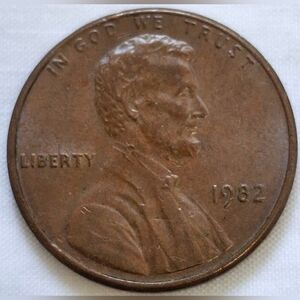 1982 Small Date Lincoln Penny Coin With Die Crack On The Reverse